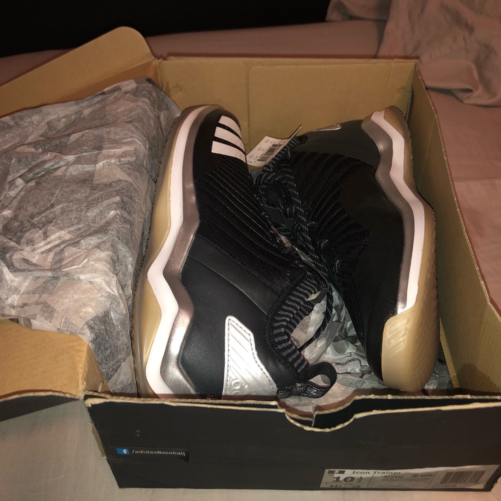 Men Size 10.5 Adidas Icon Trainer Athletic Shoes